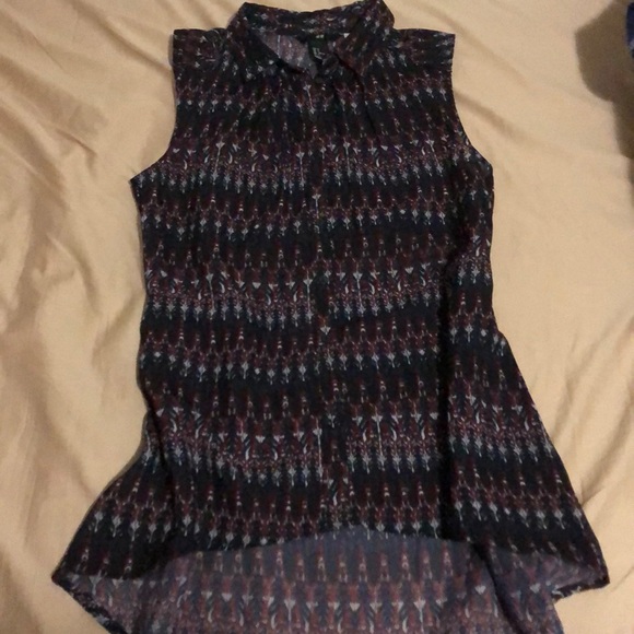 H&M button down sleeveless collared hi-lo - Picture 3 of 3
